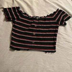 It is a mix of black,white,and red, it’s an off shoulder shirt